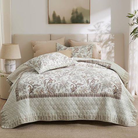 Amazon.com: Bedsure Cotton Quilt Set King - Paisley Pattern Reversible Quilt Bedding Set, 3 Pieces Microfiber Bedspread, Taupe Floral Coverlet Set with 2 Pillow Shams for All Seasons (106"x96") : Home & Kitchen Bed Coverlet, Pillow Case Mattress, Paisley Quilt, Cotton Quilt Set, Coastal Room, Elegant Bedding, Coverlet Bedding, Quilted Duvet Cover, King Pillows