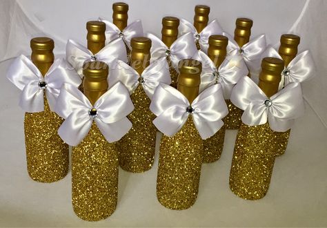 Apple Cider Bottles Decorated Quince, Quinceanera Bottle Decorations, Quince Colors, Glitter Champagne Bottles, Glitter Wine Bottles, Quincenera Dresses, Bottle Decorations, Quinceanera Pink, Quinceanera Themes Dresses