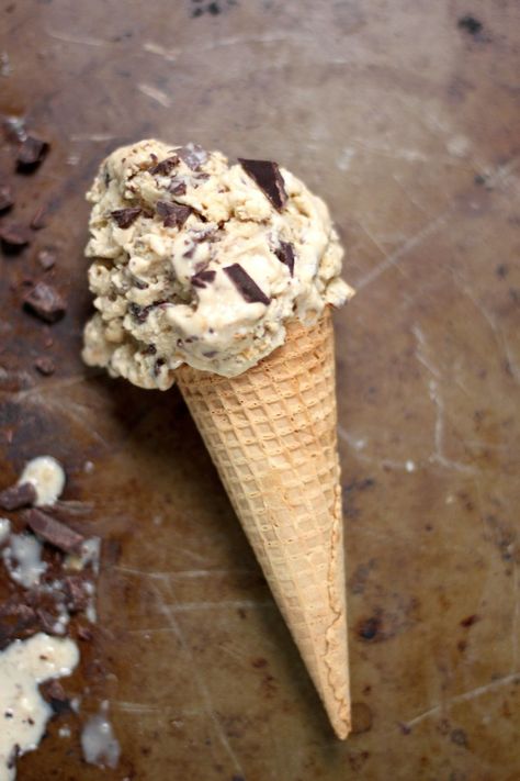 Guinness Double Chocolate Chunk Ice Cream Guinness Ice Cream, Cold Drinks Recipes, Guinness Chocolate, Baker By Nature, Easy Ice Cream Recipe, Keep To Myself, Cooking With Beer, Easy Ice Cream, Cold Treats