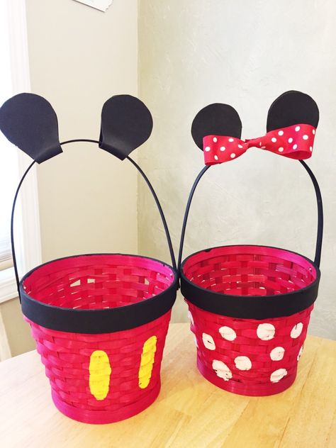 DIY Mickey and Minnie Easter Baskets!! Mickey Easter Basket, Mickey Mouse Easter Basket, Mickey Mouse Diy, Walmart Diy, Mickey Easter, Mouse Diy, Diy Easter Basket, Diy Easter Eggs, Beer Bread Recipe