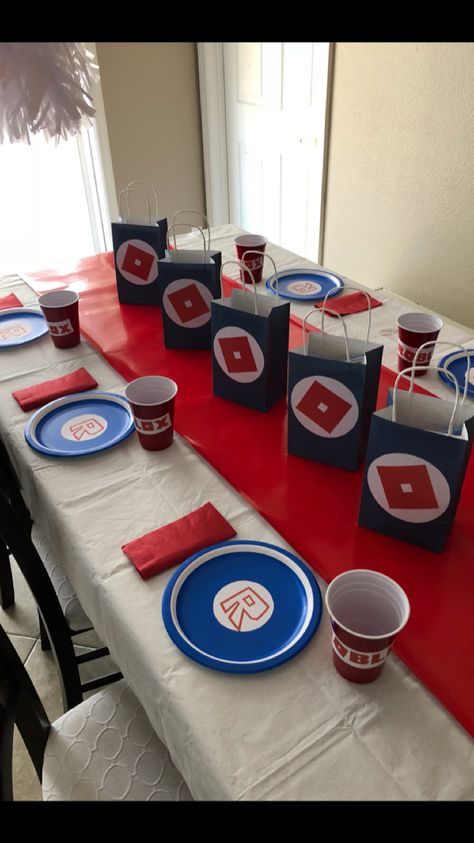 Roblox Birthday Party Food Ideas, Roblox Birthday Party Ideas Decor, Roblox Party Ideas For Boys, Roblox Decoration Ideas, Roblox Birthday Party Ideas For Boys, Roblox Themed Birthday Party, Roblox Birthday Party Ideas, Roblox Birthday Party, Roblox Birthday Cake