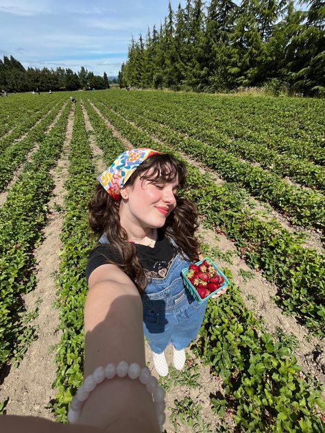 #summer #activities #fashion #ootd #outfits #overalls #headscarf #curlyhair #wavyhair #brunette #hairstyles #strawberry #fields #sufjanstevenssummer #aesthetic #fyp 0.5 #picture #inspiration #pnw #oregon Picking Strawberries Outfit, Strawberry Patch Outfit Ideas, Strawberry Patch Photoshoot, Flower Field Outfit Ideas, Strawberry Farm Outfit, Strawberry Fields Aesthetic, Berry Picking Outfit, Berry Picking Aesthetic, Strawberry Picking Photography