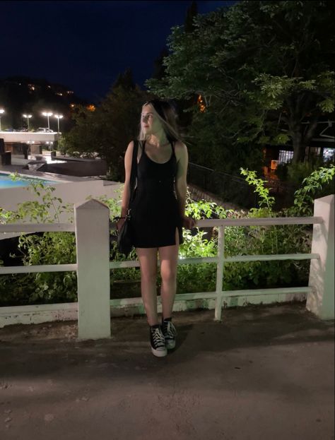 Night, converse, black dress, photoshoot Black Dress And Converse Outfit, Black Dress And Converse, Black Dress With Converse, Converse And Dress, Black Dress Photoshoot, Dress And Converse, Dress With Converse, Black High Top Converse, Dress Photoshoot