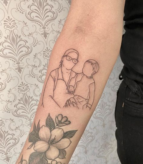 Minimal Portrait Tattoo, Minimalist Portrait Tattoo, Fine Line Portrait Tattoo, Outline Of Picture Tattoo, Portrait Outline Tattoo, Line Portrait Tattoo, Picture Outline Tattoo, Photos Tattoo, Grandma Tattoos