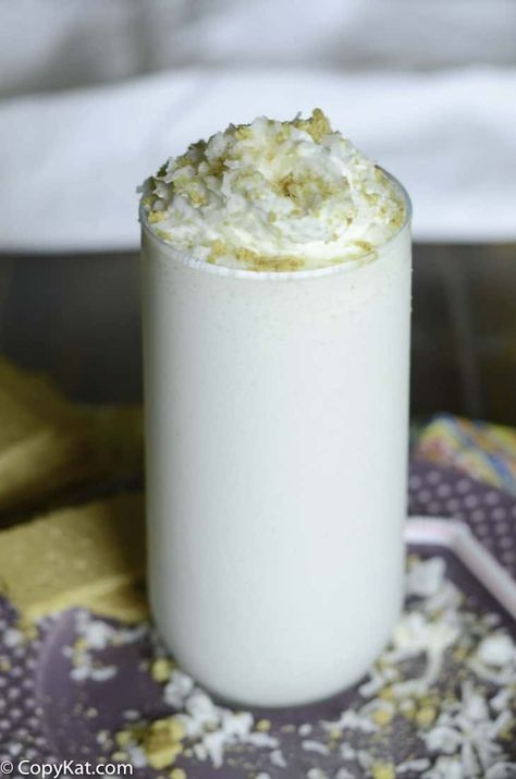 You are going to fall in love with the Sonic Coconut Cream Pie shake when you make it at home. Dairy Free Drinks, Coconut Milkshake, Copykat Recipes, Coconut Cream Pie, Milkshake Recipes, Flavored Milk, Fast Food Chains, My Food, Shake Recipes