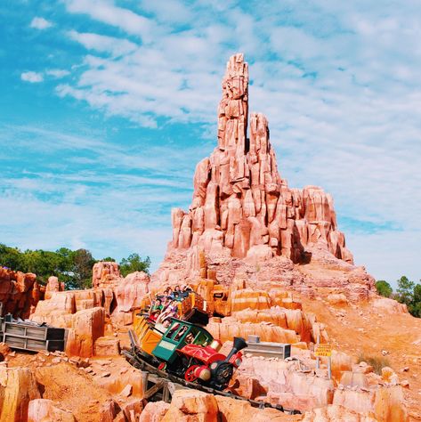 Big Thunder Mountain Railroad, Thunder Mountain Railroad, Disney World Aesthetic, Disneyland Aesthetic, Big Thunder Mountain, Disneyland World, Thunder Mountain, Disney World Rides, Disney Photo Ideas