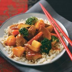 Pineapple Pork Stir-Fry Recipe -There's no need for takeout when you've got this recipe in your collection. Omit the cayenne pepper if serving young kids. —Taste of Home Test Kitchen Pork Stir Fry Recipes, Pineapple Pork, Mapo Tofu, Pork Stir Fry, Paleo Crockpot, Slow Cooker Pork, Fried Pork, Paleo Dinner, Broccoli Recipes