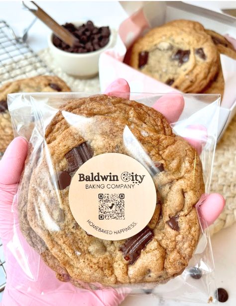 DIY Print at Home Labels For Home Bakery Businesses - Better Baker Club Selling Baked Goods, Giant Chocolate Chip Cookies, Home Labels, Brownie Packaging, Bake Sale Packaging, Home Bakery Business, Giant Chocolate Chip Cookie, Cookies Branding, Small Bakery