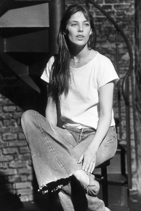 Jane Birkin: eternal style icon Style Jane Birkin, Jane Birkin Style, Charlotte Gainsbourg, Serge Gainsbourg, Lou Doillon, Brooke Shields, Jane Birkin, 501 Jeans, Famous Fashion