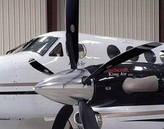 Side view of a Beechcraft King Air 350 with a 5-blade Hartzell propeller King Air 350, Beechcraft King Air, Private Jet Plane, Private Planes, King Air, Private Aircraft, Luxury Private Jets, Different Lines, Private Plane