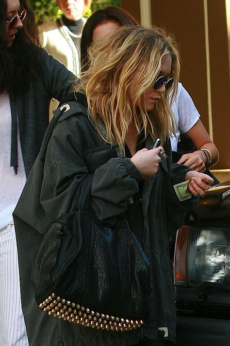 Alexander Wang Rocco Bag Outfit, Alexander Wang Bag Outfit, Black Gucci Purse, Olsen Style, Alexander Wang Rocco, Olsen Fashion, The Olsen Twins, Minimalist Wardrobe Essentials, Olsen Twins Style