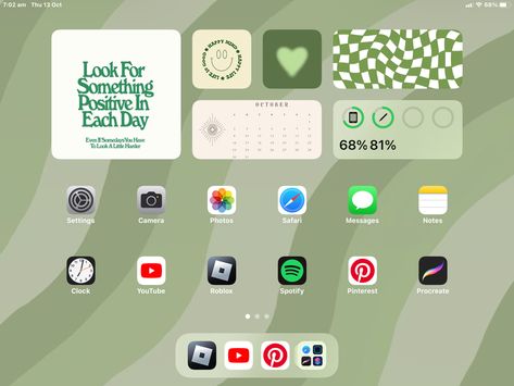 Ipad Homescreen Ideas Sage Green, Ios16 Homescreen Ideas Ipad, Ipad Lockscreen Aesthetic Green, Sage Green Ipad Homescreen, Home Screen Layout Ipad Aesthetic, Aesthetic Ipad Homescreen Layout Sage Green, Ipad Home Screen Layout Aesthetic Green, Aesthetic Ipad Homescreen Layout Green, Ipad Homescreen Ideas Green