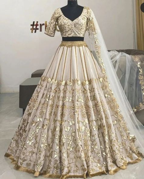 White Golden Lehenga, White And Golden Lehenga, Off White Lehenga Combination, White Lengha, Sangeet Dress, Lehenga White, Lehenga Designs Latest, Wedding Ootd, Fancy Lehenga