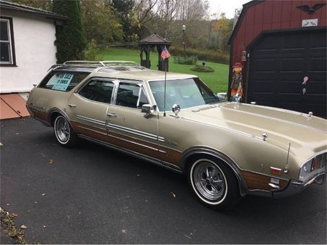 Find classic cars, collector cars and vintage muscle cars on ClassicCars.com. Search, sell or buy and Drive Your Dream today! Oldsmobile Vista Cruiser, Vista Cruiser, Rocket Engine, Vintage Muscle Cars, Vintage Muscle, Car Dealers, Collector Cars, Classic Car, Cadillac