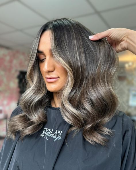 THE VIRAL BRONDE 🤎 SWIPE to see the inspo pics 🫶🏼 Bronde done right! 🤎✨ Subtle balayage highlights, seamless blending , popping face frame and those voluminous waves. The ultimate low-maintenance yet high-impact color! 🌸 #balayagelondon #brondebalayage #balayagespecialist #hairdresserlondon #hairdresserkingston Highlight And Balayage, Balayage With Dark Roots, Natural Balayage, Root Shadow, Voluminous Waves, Colour Correction, Subtle Balayage, Bronde Balayage, Face Frame