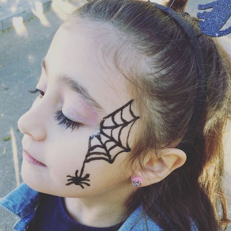 #spider #halloween Spider Face Paint Women, Kids Spider Face Paint, Cobweb Face Paint, Spider Makeup Halloween Easy, Spider Makeup Easy, Spiderweb Face Paint, Spider Web Face Paint, Spider On Face, Spider Makeup Halloween