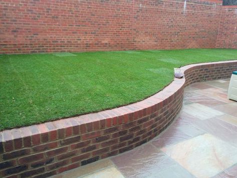 Low Walls In Gardens, Low Brick Wall Front Garden, Low Garden Wall Ideas, Low Retaining Wall Ideas, Brick Wall Garden, Garden Brick Wall, Retaining Walls Ideas, Brick Retaining Wall, Brick Garden Wall