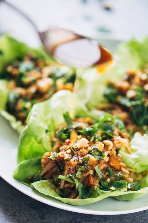 Peanut Chicken Lettuce Wraps with a Ginger Garlic sauce - made from scratch with chicken, peanuts, rice noodles, and extra sauce for serving! #easyrecipe #healthy #cleaneating #chicken | pinchofyum.com Peanut Chicken Lettuce Wraps, Salat Wraps, Pinch Of Yum, Garlic Sauce Recipe, Lettuce Wrap, Peanut Chicken, Ginger Sauce, Chicken Lettuce Wraps, Peanut Sauce