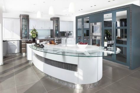 13 Luxurious Curved Countertop Ideas for Your Kitchen Island Curved Kitchen Islands, Curved Kitchen Island, Kitchen Island Tops, Curved Kitchen, Kitchen Island Bench, Unique Floor Plans, Kitchen Company, Island Countertops, Modern Kitchen Island