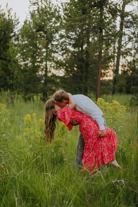 Taller Girlfriend Couples, Taller Girlfriend, Country Couples, Wedding Dress Guide, Get It Girl, Goals Pictures, Anniversary Photoshoot, Cute Couples Kissing, Engagement Pictures Poses