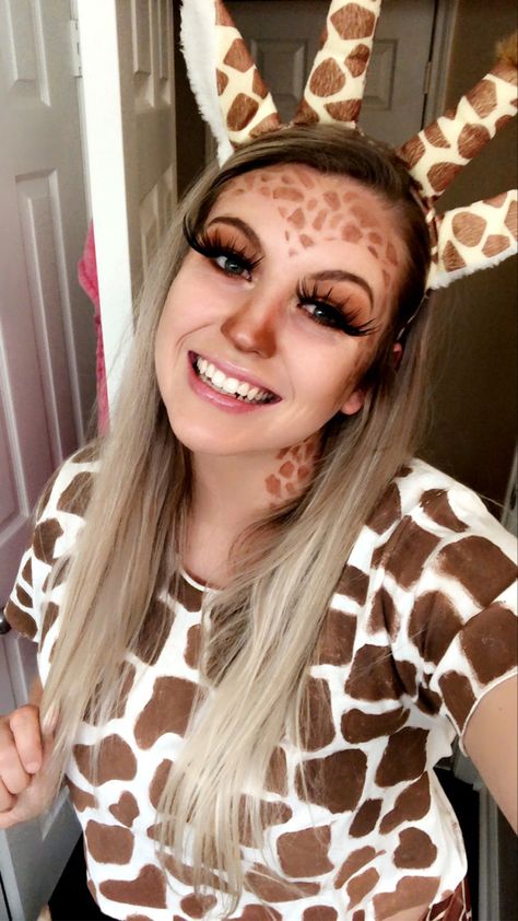 Giraffe Makeup Face, Giraffe Make Up Halloween, Giraffe Costume Makeup, Giraffe Costume Women Makeup, Giraffe Face Makeup, Zoo Theme Halloween Costumes, Giraffe Diy Costume, Giraffe Face Painting, Giraffe Halloween Makeup