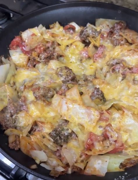 Low Carb Cabbage Casserole, Low Carb Cabbage, Cabbage Casserole Recipes, Keto Casserole, Cabbage Casserole, Cabbage And Bacon, Hamburger Meat, Healthy Keto, I Am Here