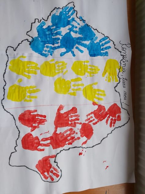 Handprint Patriotic Flag Craft   We painted the flag on a large paper. Each child was painted on the hand with a color of our flag. Teacher Magazine, Kindergarten Activity, Flag Crafts, Different Flags, International Flags, Flag Painting, Patriotic Flag, Hand Print, Kindergarten Activities