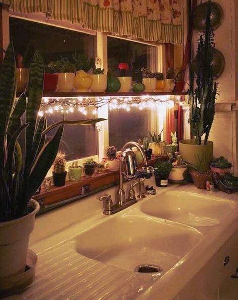 Film Decor, Bohemian Style Home, Cute Dorm Rooms, Room Transformation, Décor Boho, Decoration Inspiration, Trendy Kitchen, Retro Home Decor, Décor Diy