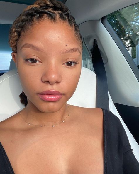 Halle Bailey Aesthetic, Chloe Halle, Chloe And Halle, Car Selfies, Chloe Bailey, Chloe X Halle, Halle Bailey, No Makeup, Beautiful Mermaids