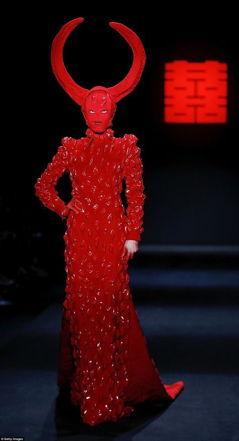 Designer Hu Sheguang's show at China Fashion Week was a sinister affair with models appearing dressed only in red, with touches such as devil horns and fake blood Vampire Couture, China Fashion Week, Outfit Essentials, Weird Fashion, Club Kids, Harajuku Fashion, China Fashion, Red Fashion, Costume Design