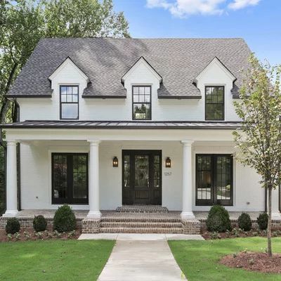 Southern Exterior, Farmhouse Cottage Exterior, Coastal Exterior Homes, Contemporary Exterior Homes, Home Exterior Styles, Mediterranean Exterior Homes, Traditional Exterior Homes, Exterior Home Design, Exterior House Remodel