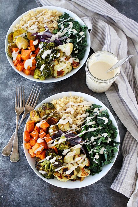 Roasted Vegetable Quinoa Bowls Microbiome Diet Recipes, Roasted Vegetable Quinoa, Microbiome Diet, Easy Roasted Vegetables, Quinoa Bowls, Vegetable Quinoa, Clean Eating Recipes Lunch, Clean Eating Lunch, Healthy Bowls