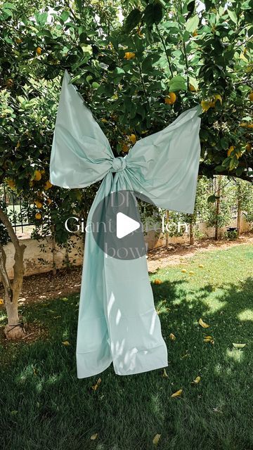 Giant Ribbon Bow Diy, Big Bow Decoration, Diy Giant Bow Ribbon, Giant Ribbon Bow, How To Make A Giant Bow, Diy Giant Bow, Large Bow Diy, Big Bows Diy, Giant Bow Diy