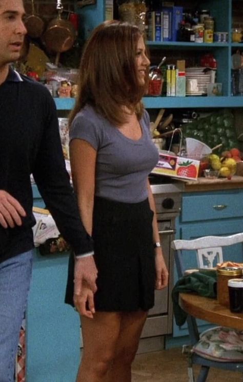 Rachel Green Cafe Outfit, Friends Rachel Outfits, Rachel Outfits, Friends Fits, Rachel Greene, Estilo Rachel Green, Rachel Green Friends, Rachel Green Style, Rachel Green Outfits