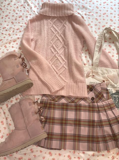 Grey Uggs Aesthetic, Pink Bailey Bow Uggs Outfit, Outfits With Bailey Bow Uggs, Uggs Bailey Bow Outfit, Pink Skirt Outfit Fall, Ugg Bailey Bow Outfit, Bow Uggs Outfit, Cute Outfits With Ugg Boots, Bow Outfit Aesthetic