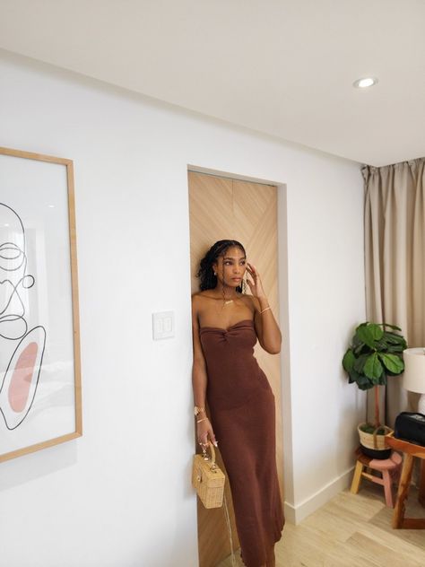 Brown Maxi Dress Outfit Summer, Strapless Maxi Dress Casual, Brown Summer Maxi Dress, Brown Maxi Dress Outfit, Bandeau Dress Outfit, Brown Tube Dress, Little Brown Dress, Tube Dress Outfit, Brown Dresses Outfit