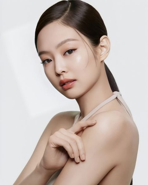 I posted Blackpink content Jennie Kim Face, Aesthetic Motto For Sbh, Jennie Model, Jenny Blackpink, Hairdo Tutorial, Jennie Coachella, Graphic Design Cards, Heavy Makeup, Id Photo