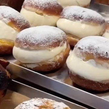 London Visit on Instagram: "🥐 Fortitude Bakehouse 📍35 Colonnade, London | Video by: @the_lazyfoodie ⁣#londonvisitof #london #visitlondon #itssolondon" Fortitude Bakehouse, Morning Buns, London Video, Lemon Mascarpone, Cinnamon Scrolls, Morning Bun, Vanilla Honey, London Visit, Blue Doors