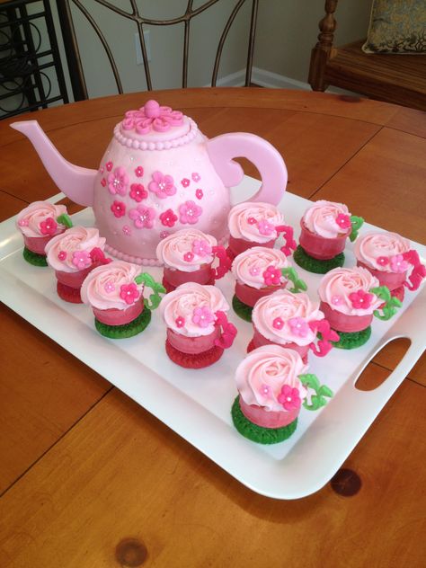 Teapot cake with teacup cupcakes. The teacups are made with ice cream cups! Teapot Cupcakes, Teacup Cupcakes, Tea Party Cakes, Tea Cup Cupcakes, Tea Party Activities, Tea Party Cupcakes, Teapot Cake, Tea Party Cake, Tea Cup Cake