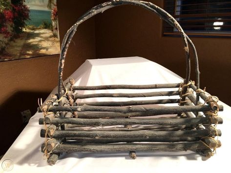 Birch Branch Basket, Twig Baskets Diy, Kid Garden, Bark Baskets, Twig Basket, Primitive Rustic Decor, Birch Bark Baskets, Forest Crafts, Rustic Tray