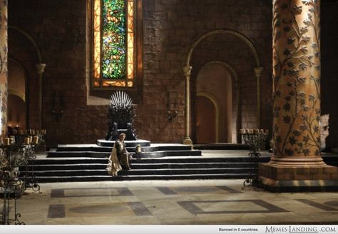 Throne room Lord Snow, Game Of Thrones Set, City Of Ember, Game Of Thrones 3, Game Of Thrones Tv, Black Castle, White Walker, King's Landing, Gra O Tron