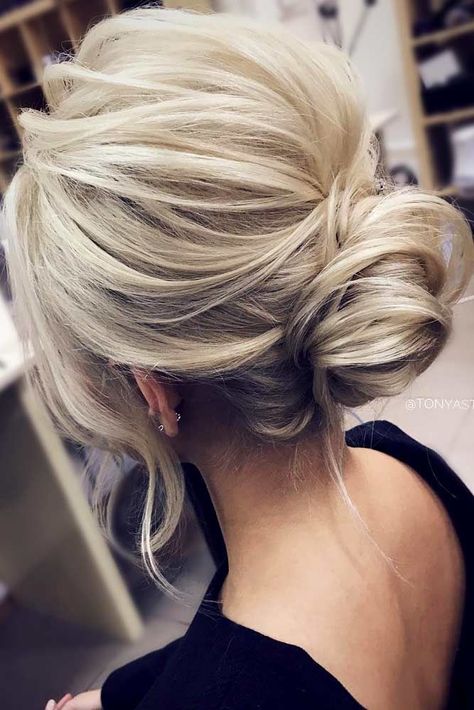 Medium Length Hairstyles: New Trends For 2023 And All-Time Favorites ★ Medium Length Bridal Hair, Hairstyles For Medium Length Hair Tutorial, Updos Hairstyles, Medium Length Hair With Bangs, Bridal Hair Tutorial, Hair Updos Tutorials, Hairstyles Medium Length, Braids For Medium Length Hair, Wedding Hairstyles Medium Length