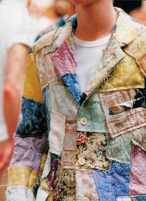 comme des garcons Upcycle Textiles, Recycled Fashion Upcycling, Come Des Garcons, Recycle Fashion, Ropa Upcycling, Upcycled Jackets, Upcycling Fashion, Patchwork Clothing, Patchwork Fashion