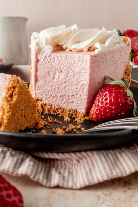 Simple Strawberry Mousse Cake - Whisked Away Kitchen Easy Graham Cracker Crust, Lemon Mousse Cake, Strawberry Mousse Cake, Mango Mousse Cake, Deserts Cupcakes, Mousse Cake Recipe, Cake Filling Recipes, Lemon Mousse, Cheesecake Mousse