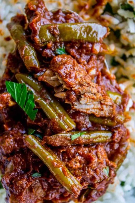 Braised Beef and Green Bean Stew (Lebanese Lubee) Persian Beef Stew, Beef And Green Beans, Green Bean Stew, Arabisk Mad, Afghan Food Recipes, The Food Charlatan, Middle East Recipes, Armenian Recipes, Savory Foods