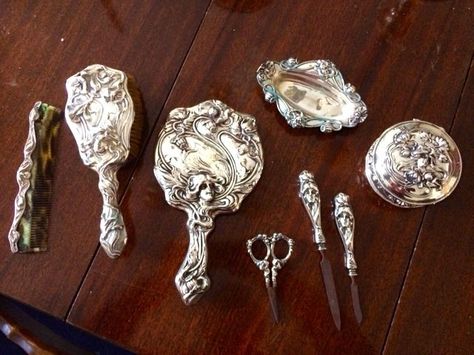 William B. Kerr "American Beauty" series Art Nouveau Sterling Silver Vanity Set Vintage Vanity Table, Silver Vanity Set, Vanity Table Vintage, Antique Vanity Set, Silver Vanity, Art Deco Vanity, Set Dressing, Antique Vanity, Vanity Sets