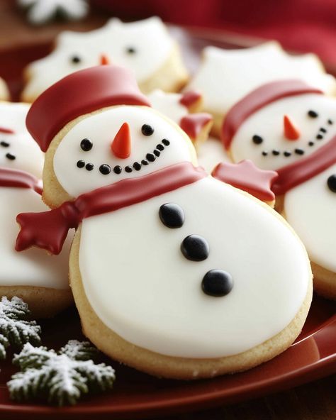 Snowman Cookies - miacookery.com Snowman Sugar Cookies Decorated, Snowman Christmas Cookies, Snowman Biscuits, Snowman Sugar Cookies, Snowman Cookies, Christmas Sugar Cookies, Sugar Cookies Decorated, Christmas Snowman, Tis The Season