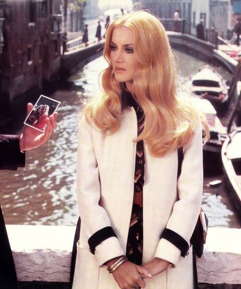 Barbara Bouchet old Hollywood film actress aesthetic Barbara Bouchet, 1970s Hollywood, Old Hollywood Glam, Vintage Icons, Retro Hairstyles, Hollywood Fashion, Blonde Bombshell, Feminine Aesthetic, Couple Outfits