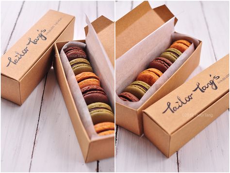 Love the shape, size and natural color of the packaging.  Enhances the look of the macaron treats! Macaroon Packaging, Homemade Macarons, Macaron Packaging, Super Cookies, Kek Lapis, Macaron Boxes, Baking Packaging, Dessert Packaging, Cake Packaging