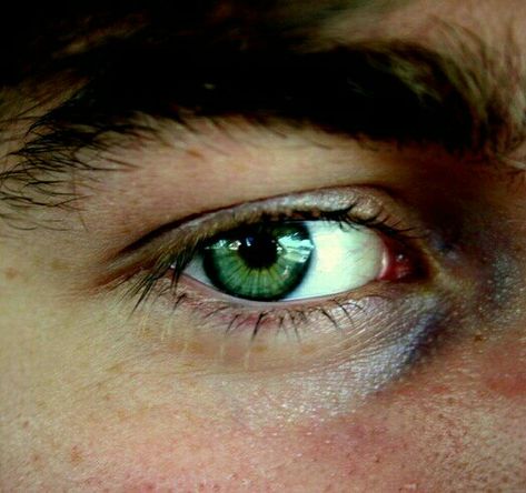 Bottle Green Eyes, Green Eyes Men, Green Eyes Boy, Unordinary Oc, Boys With Green Eyes, Heterochromia Eyes, Dark Green Eyes, Black Hair Green Eyes, Jade Eyes